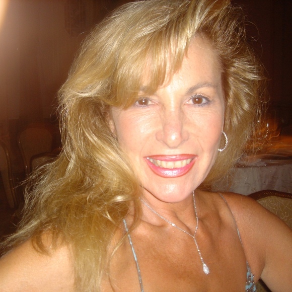 Meet your Posher, Loretta - Picture 1 of 1